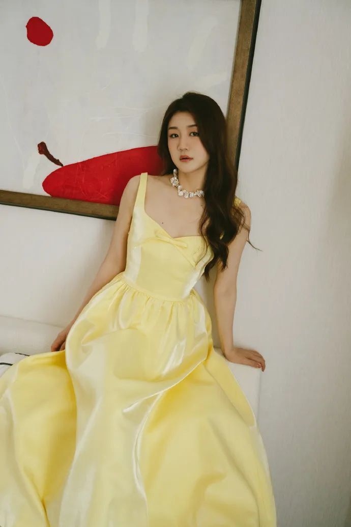 演艺圈的女, 甜的微笑, 近日陈梦工